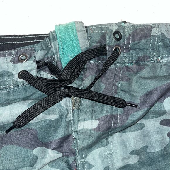 Shark Tee Men’s Board Camo 19” Shorts 32 Pockets Beach Swim Casual Vacation - Picture 4 of 10